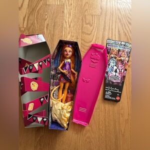 Monster High Buried Secrets Scaremester Toralei Stripe Doll Accessories NIOB
